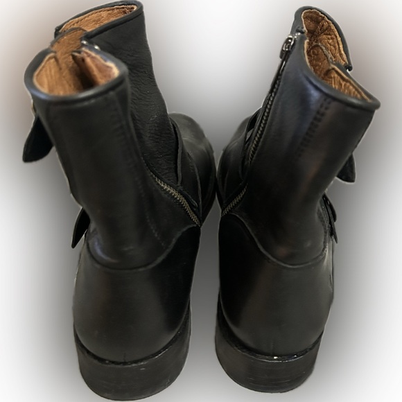 Frye Vicky 6” black moto ankle boot, size 8” Women - Picture 3 of 8